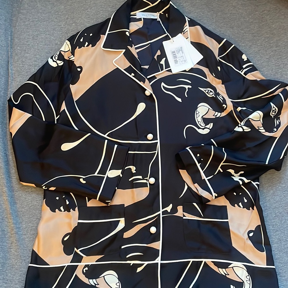 Womens Valentino notch collar silk blouse , size large (New)